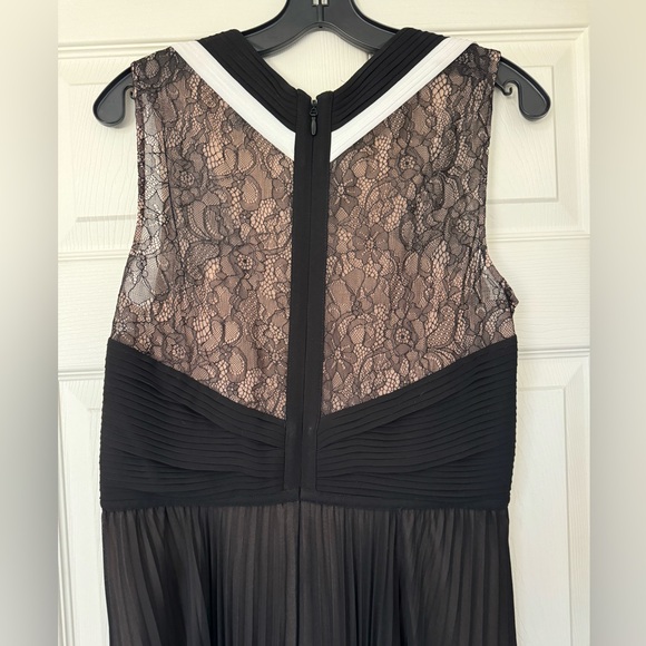 BCBGMaxAzria Contrast Caia Gown. Size 10. - Picture 5 of 10